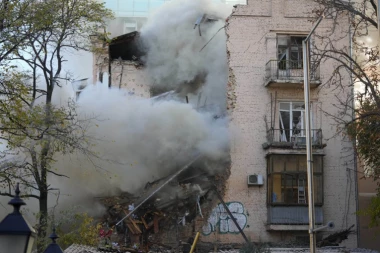 SVI STRAHUJU OD NOVIH RUSKIH RAKETNIH NAPADA: Gradske vlasti Kijeva planiraju totalnu evakuaciju u slučaju energetskog kolapsa?