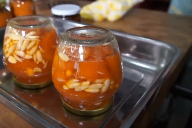 MAMA BUBA OBJAŠNJAVA RAZLIKU IZMEĐU DŽEMA, MARMELADE I PEKMEZA: Ovo sigurno niste znali! (VIDEO)