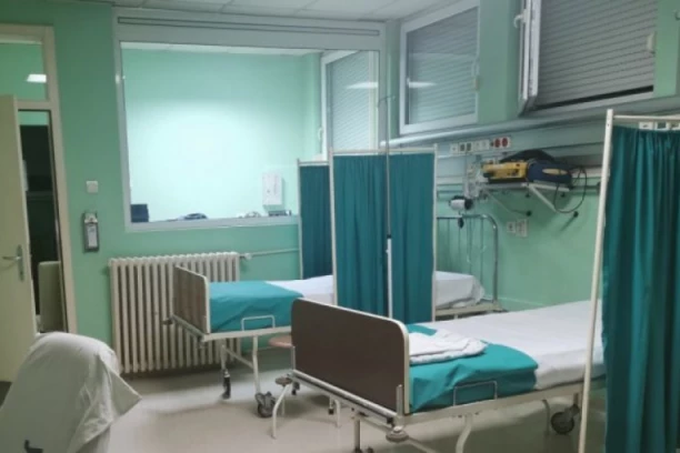 INCIDENT U OPŠTOJ BOLNICI U ČAČKU: Mladić hitno primljen sa povredama ruke, napadao osoblje, pa završio u policiji