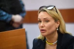 VODITELJKA "POBEGLA IZ RUSIJE SA ĆERKOM: Putina je JAVNO nazvala UBICOM!