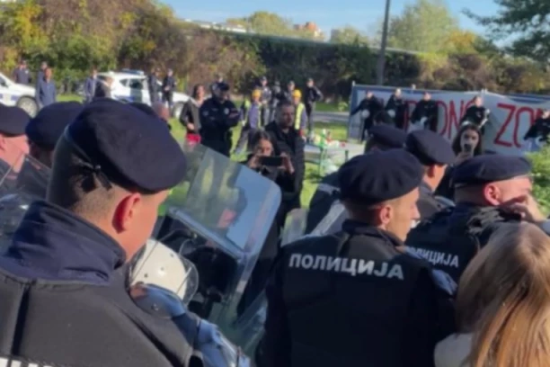 NOVI INCIDENT NA ŠODROŠU: Lažni ekolozi i ekstremisti fizički NAPALI policiju, UZNEMIRUJUĆ SNIMAK! (VIDEO)