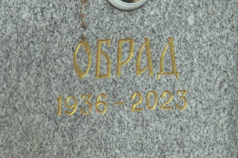 Grob Obrada Markovića u koji je uklesao datum svoje smrti