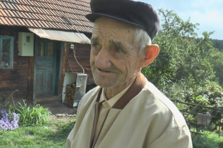 Obrad Marković ispred svog doma