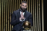 SVI SU OSTALI U ŠOKU: Benzema primio Zlatnu loptu uz sat od 550 hiljada evra, Levandovski IZNENADIO prisutne! (FOTO)