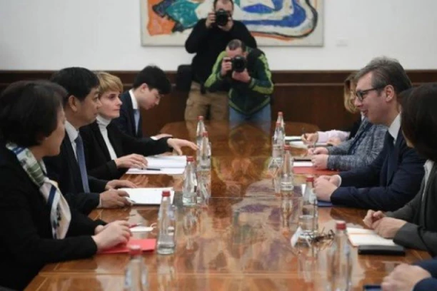 NASTAVLJA SE SA PODRŠKOM KOMPANIJAMA! Vučić sa predstavnicima HBIS i ambasadorkom Čen Bo (FOTO)