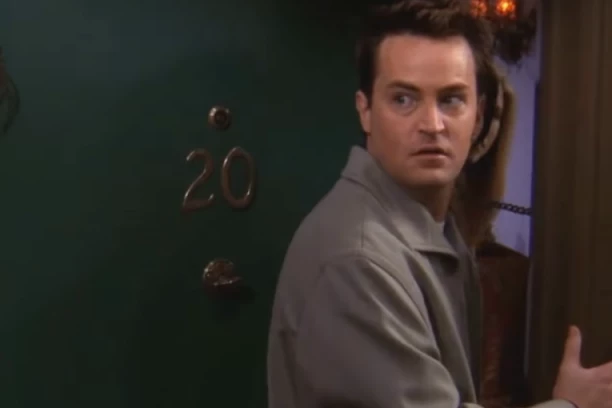 PROKLETSTVO NIJE ZAOBIŠLO NI ČENDLERA IZ "PRIJATELJA": Ove tri serije su uklete, četiri glumca zatekla SMRT, čim su URADILI OVO!