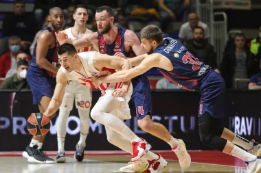 ZVEZDA SE RASPALA U DRUGOM POLUVREMENU: Brutalni Hauard uništio crveno-bele!