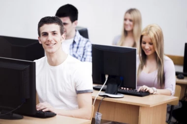 FAKULTET DRUŠTVENIH NAUKA AKREDITOVAO DVA NOVA STUDIJSKA PROGRAMA: Studirajte Informacione tehnologije i Menadžment