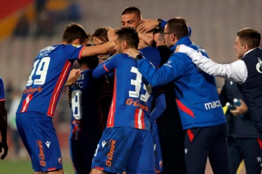 PEŠIĆ I KANGA PREORALI "KARAĐORĐE": Zvezda za deset minuta KAZNILA Vošu i slavila u derbiju u Novom Sadu!