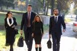 "UMIRE" OD SMEHA! Jedina žena klana Belivuk-Miljković vidno raspoložena stigla u Specijalni sud! (FOTO)