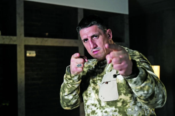 "PEVAČICE SU SKRIVENE PROSTITUTKE, DAŠ PAR HILJADA EVRA I MOŽEŠ DA IH KA*AŠ" Kristijan Golubović nikad iskrenije o estradi i najstarijem zanatu