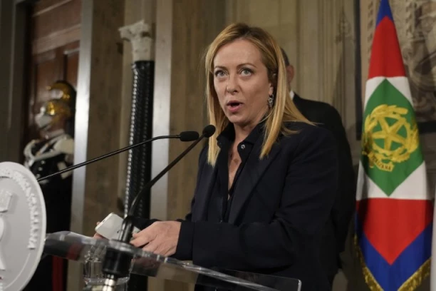 ĐORĐA MELONI ZAHTEVA DA JOJ SE SVI OBRAĆAJU U MUŠKOM RODU! Italijani u čudu, oglasili se i lingvisti!