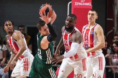 MIRIS SLANINICE SE ŠIRI PRESTONICOM: Potpisao Dvejn Bejkon!