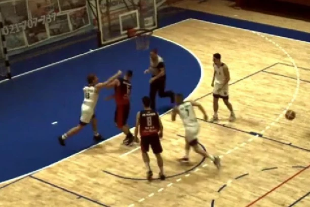 BRUTALNA TUČA U VRBASU: Sevale pesnice, utrčali svi košarkaši, nije se znalo ko koga udara! (VIDEO)