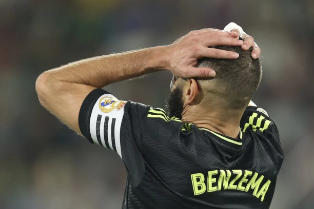 KRAJ: Benzema se povukao!