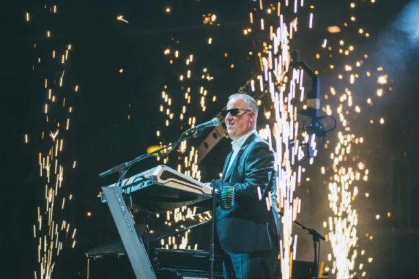 NEVEROVATNE FOTOGRAFIJE IZ ZAGREBAČKE ARENE: Saša Matić oborio rekord, pevao pred 40.000 ljudi (FOTO)