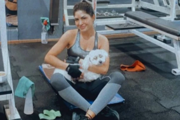 Jelena Ilić pokazala šta radi dok je Ivan u Zadruzi: Marinkovićeva verenica se skinula, muškarcima pale vilice zbog ovog VRELOG IZDANJA! (FOTO)