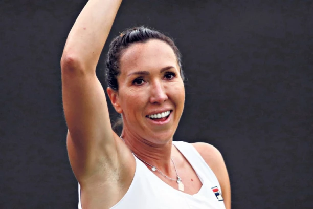 NEKADA JE BILA NAJBOLJA NA SVETU, A DANAS JE NE BISTE PREPOZNALI! Jelena Janković konačno PRED OČIMA JAVNOSTI posle toliko godina (FOTO)