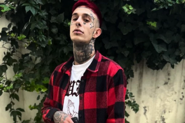 OVO DO SADA NISTE VIDELI! Pogledajte kako je NAJVATRENIJI fan Frana Pujasa pokazao LJUBAV prema mladom reperu! (FOTO)