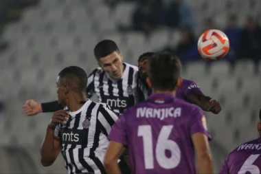 PARTIZAN ŠOKIRAO SRBIJU: Predsednik sudijske komisije FSS u dresu Crvene zvezde! (FOTO)