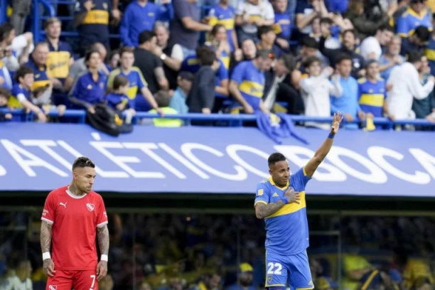 LUDILO KAKVO SE NE PAMTI: River u 95. minutu doneo šampionski pehar Boki, Rasing promašio penal za titulu! (VIDEO)