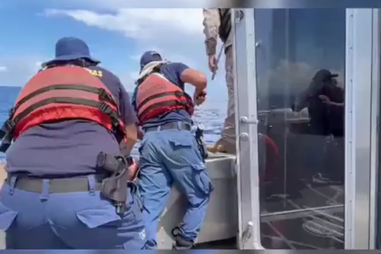 POGINUO NEMAČKI MILIONER U AVIONSKOJ NESREĆI! Olupina letelice nađena u moru! (VIDEO)