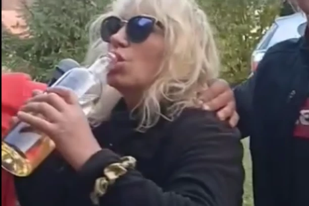 PUKLO VELIKO PRIJATELJSTVO: Otkrivamo zašto je Nada Topčagić ispalila Lepu Lukić, pa UMESTO NA NJEN KONCERT OTIŠLA U ITALIJU!