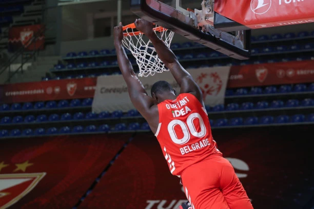 PRAVO NIOTKUDA: Džoni O'Brajant POTPISAO!