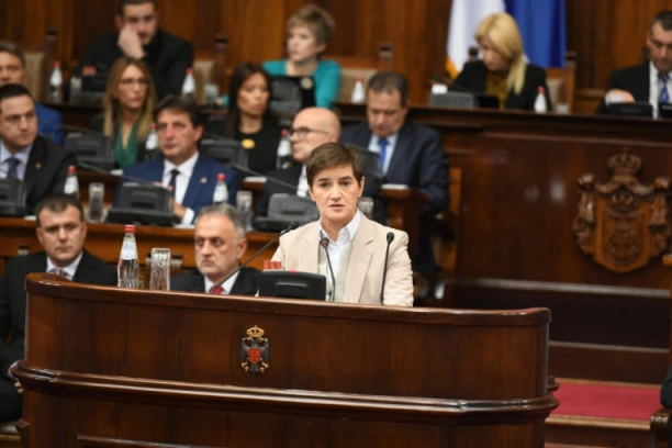 (VIDEO) PREMIJERKA PREDSTAVILA EKSPOZE POSLANICIMA! Brnabić pročitala imena ministara: Nema veće časti nego da služite svojoj zemlji i građanima!