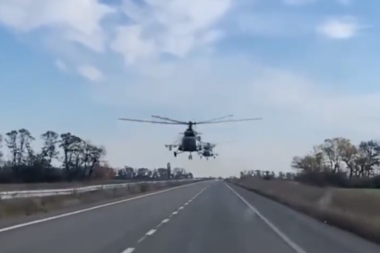 RUSKI PVO OBORIO UKRAJINSKI HELIKOPTER MI-8: Gori nebo iznad Hersonske oblasti, uništeno i šest dronova!