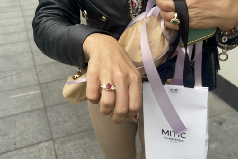 Jovana Jeremić dobila prsten