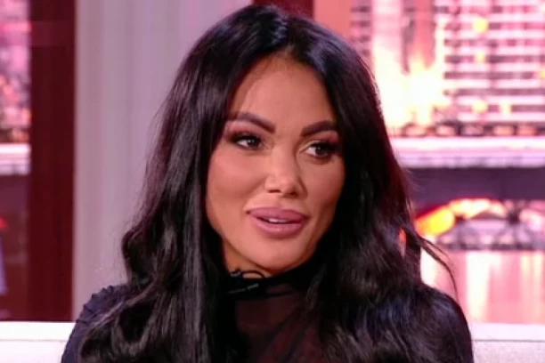 TAMARA ĐURIĆ PONOVO IMA PROBLEM SA POLICIJOM: Starleta zaustavljena nasred ulice, usledila hitna provera (FOTO)