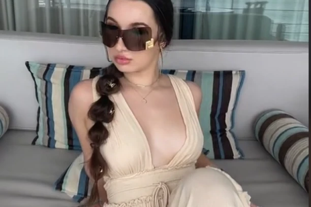 OD LUKSUZA I POKLONA DO ZAKLJUČAVANJA U SOBU I SNIMANJA: Prijavila sponzora za uznemiravanje, a bio je njen "tatica" (VIDEO)