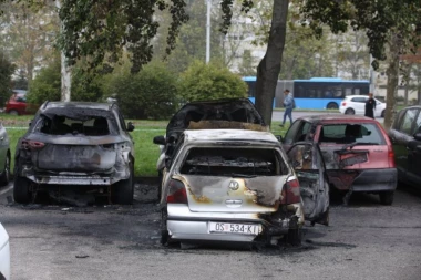 POŽAR NA PARKINGU U ZAGREBU: Zapalio se automobil, vatra prešla na još 7 vozila (FOTO)