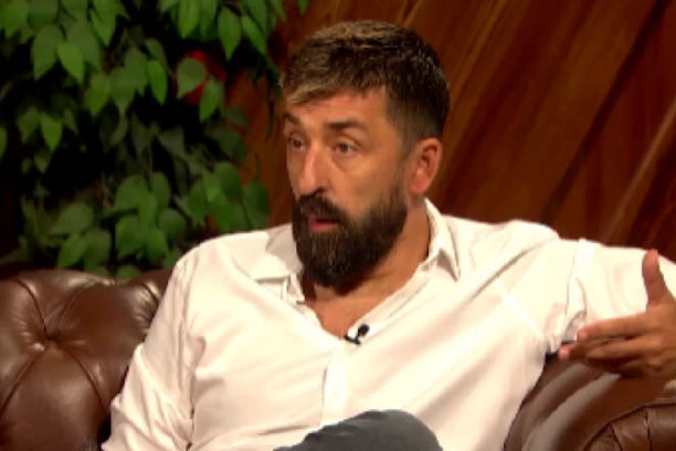 APSOLUTNI HIT NA DRUŠTVENIM MREŽAMA: Ognjen Amidžić se prerušio u Lepu Brenu, pa pokazao DUGE NOGE! Svi popadali od smeha (VIDEO)