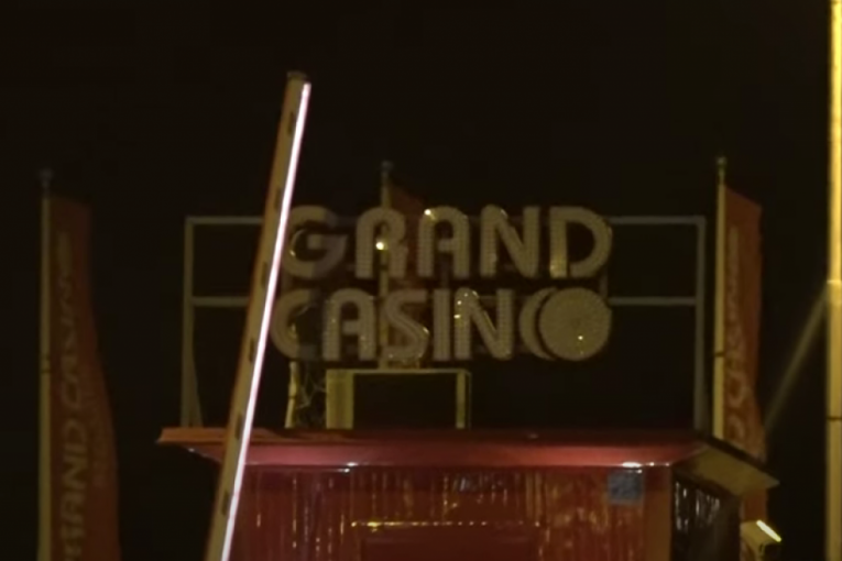 Lepa Lukić u kazinu