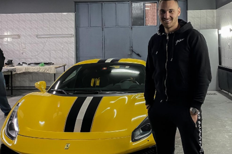 Novi dečko Ive Grgurić, Nemanja Petošević