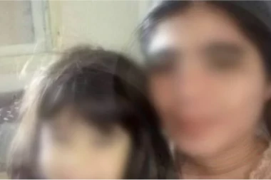 OVO JE MAJKA KOJA JE BRUTALNO IŠAMARALA ĆERKICU (3) U GROCKOJ! Policija je još traži, ljudi zahtevaju drastičnu kaznu!