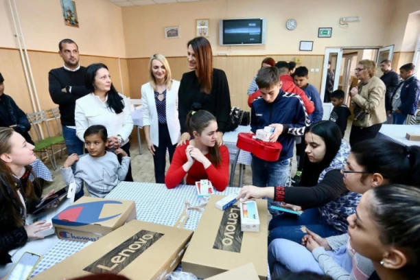 Deci iz Doma i porodici Petroman Humana srca donela osmehe