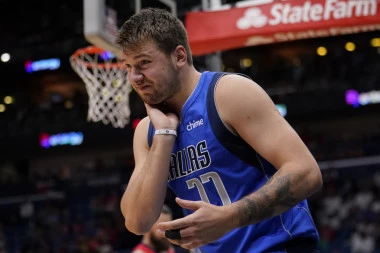 MUK U DVORANI! Dončić MUČKI NAPADNUT u Bruklinu - navijač krenuo da beži iz hale, NEZAPAMĆEN SKANDAL u NBA! (VIDEO)