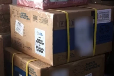 UPRAVA CARINA UPOZORAVA NA PREVARANTE! PROVALJENA MASNA PREVARA, UPOZORAVAJU SE GRAĐANI DA PAZE: Gospođa zvala Horgoš da preuzme "smart", pa otkrivena DRSKA ŠEMA (FOTO)