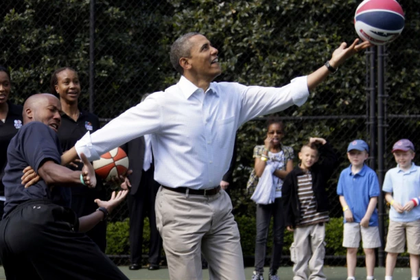 BARAK OBAMA KUPUJE NBA TIM? Cena koju mora da plati SKANDAL MAJSTORU kako bi ušao u košarku je PAPRENA!