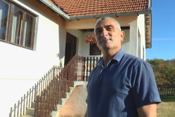 PROZVALI SU GA DALJINAC, EVO I ZAŠTO: Rade iz Gornje Ježevice godinama "namešta" želudac, dosad mnoge izlečio uz pomoć plehanog tanjira (FOTO)