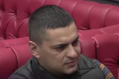 BEBICA SE SLOMIO U PARAMPARČAD I RASPLAKAO! Miljanu VOLIM,  Željko mi pomaže da nadomestim vreme koje ne provodim sa svojom decom! (VIDEO)