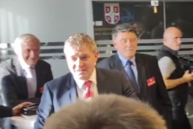 NOVINARI, HOĆETE LI SPISAK DA VAM KAŽEM? Urnebesan komentar selektora Stojkovića u Staroj Pazovi! (VIDEO)
