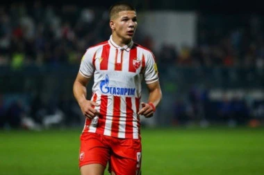 MIJATOVIĆ SE POHVALIO PRELEPOM DEVOJKOM, PA ZAGONETNO PORUČIO: U ovu godinu ulazim sa JOŠ VEĆOM ljubavlju prema Zvezdi!