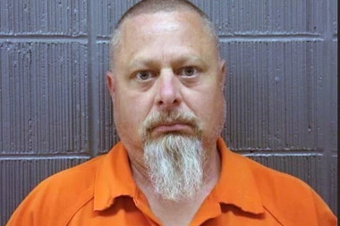 APOTEKAR UBIO DVE DEVOJČICE U ŠUMI: Šetao se 6 godina slobodno malim gradom - žrtvama poklanjao fotografije