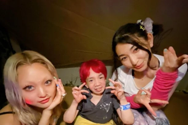 ON JE ZVEZDA FILMOVA ZA ODRASLE: Muškarac zarobljen u telu dečaka ima i više nego ČUDAN cilj, a sve je počelo posle pijanke