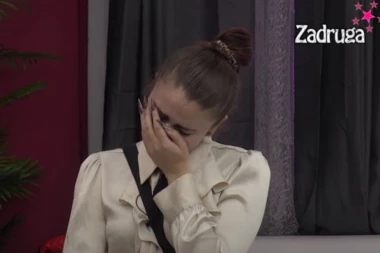 BIVŠA ZADRUGARKA NA POSTELJI: Objavom iz kreveta UZNEMIRILA javnost, momentalno priključena na INFUZIJU (FOTO)