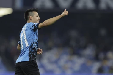 Fudbaler Napolija dobio BEZOBRAZNU PONUDU! "Only Fans" zvezda ga pozvala U TROJKU: Nije me briga da li je oženjen! (FOTO)